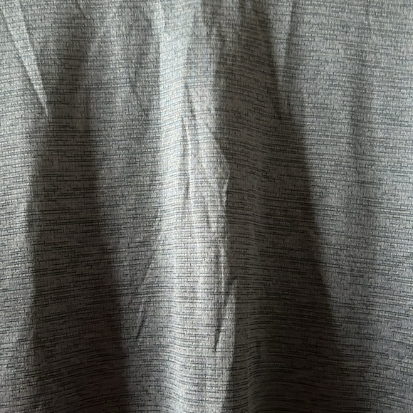 Woman’s Under Armour Top Size Large NWT - Picture 2 of 4